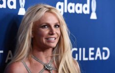 Britney Spears tersenyum saat berpose menghadiri Penghargaan GLAAD Media Awards 2018 ke-29 di Beverly Hilton Hotel di Beverly Hills, California (12/4). Dok: Eranasional/HO AP Photo/Chris Pizzelo.
