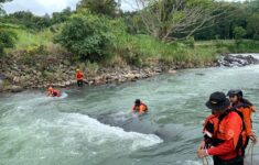 Proses pencarian Lansia yang diduga hanyut di Gowa. (Foto: Basarnas Makassar)